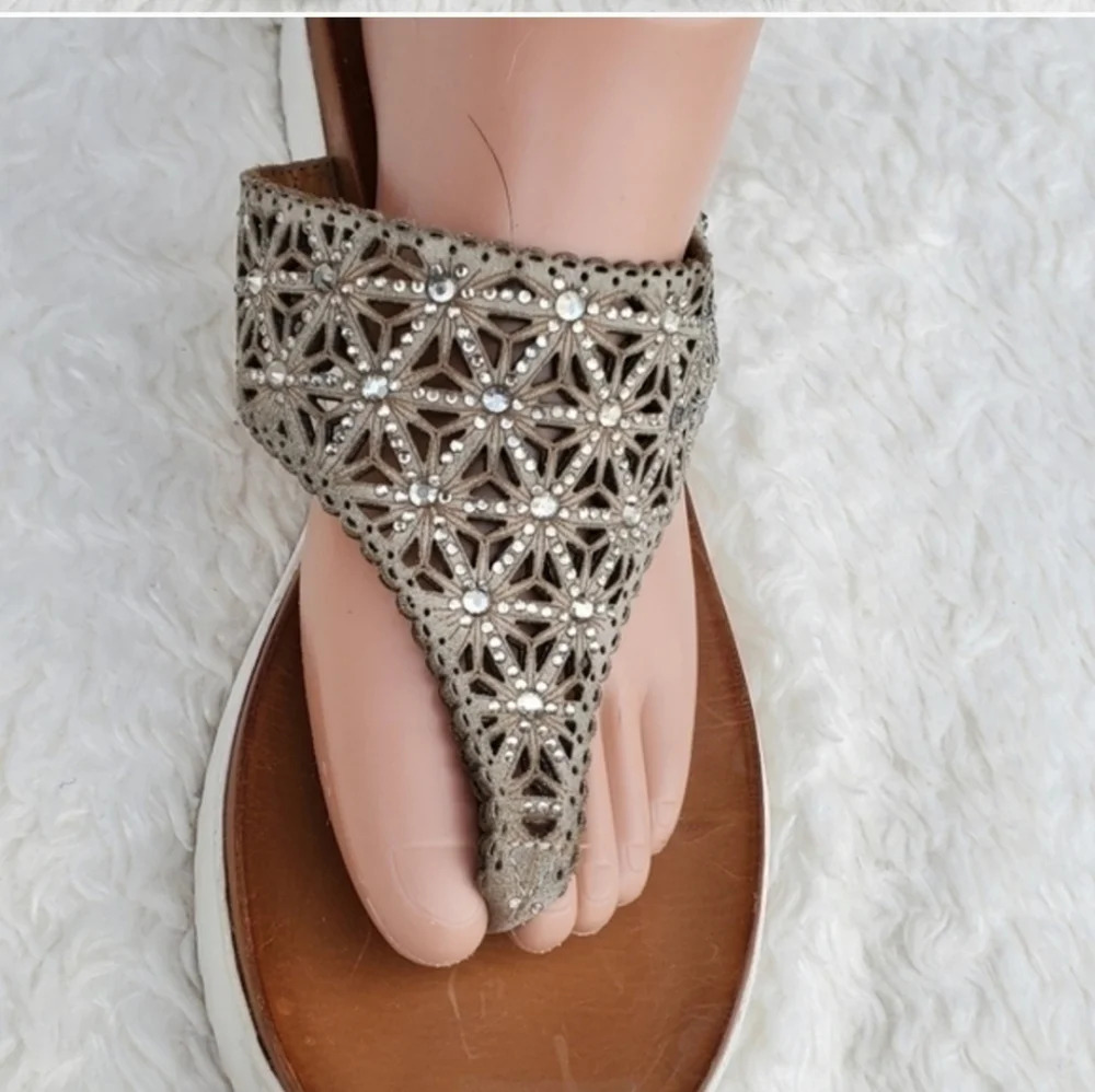 NuvoBella Italian Leather Jeweled Thong Sandals EU 40 US 10 Taupe Rhinestone - Picture 4 of 8